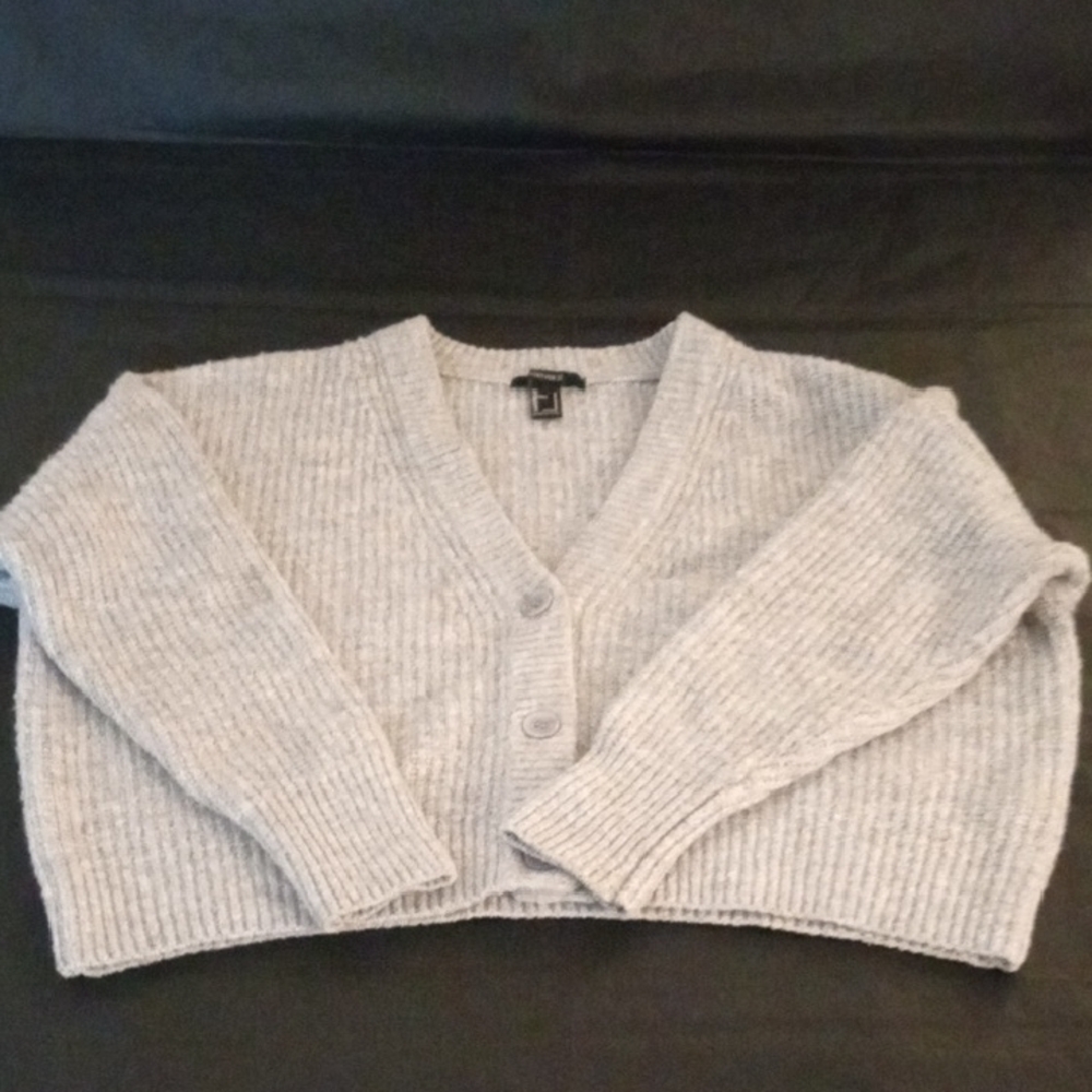 Forever 21 Women Oversized Cropped Boxy Cardigan Sweater in Grey - Picture 4 of 4